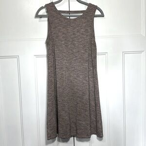 Dalia sleeveless dress
* Size small
* Pink and grey heather color
